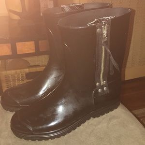 Ankle rain boots